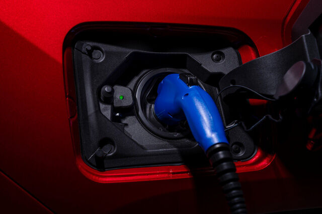 Ra mắt Toyota RAV4 mới: Mạnh nhất nhưng tiết kiệm nhiên liệu nhất, chỉ 2,6L/100km - Ảnh 8.