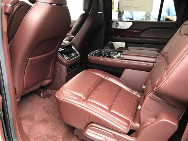 SUV dạng limousine Lincoln Navigator L Black Label về Việt Nam sẽ có giá ngang Lexus LX570 - Ảnh 9.