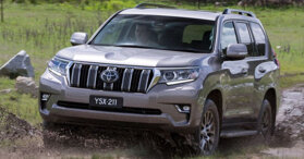 Toyota Land Cruiser Prado 2021 ra mắt: Nâng cấp nhẹ về trang bị, giá từ 1,02 tỷ VNĐ