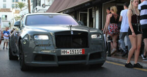 Rolls-Royce Wraith hàng độc khiến tất cả mọi người phải ngoái nhìn