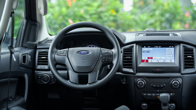Ford Everest Ambiente - Bạn đồng hành lý tưởng trên mọi nẻo đường - Ảnh 1.