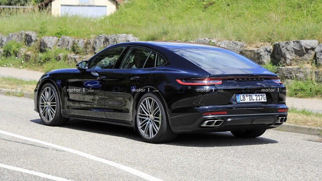 Bắt gặp Porsche Panamera facelift 2021 lén lút chạy thử với chi tiết rất đáng chú ý - Ảnh 3.