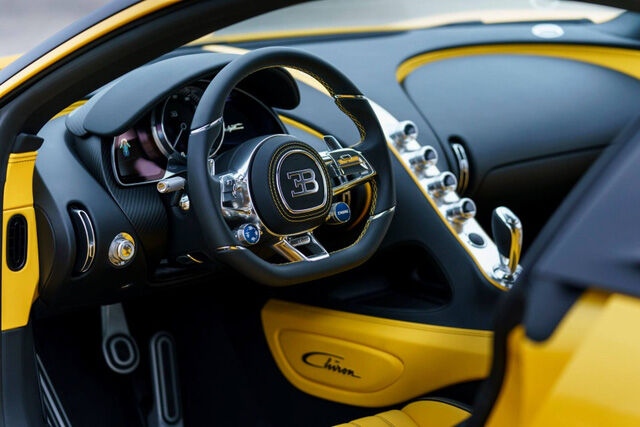 Siêu xe Bugatti Chiron đến Mỹ với giá 3 triệu USD và cản va sau không giống ai - Ảnh 3.