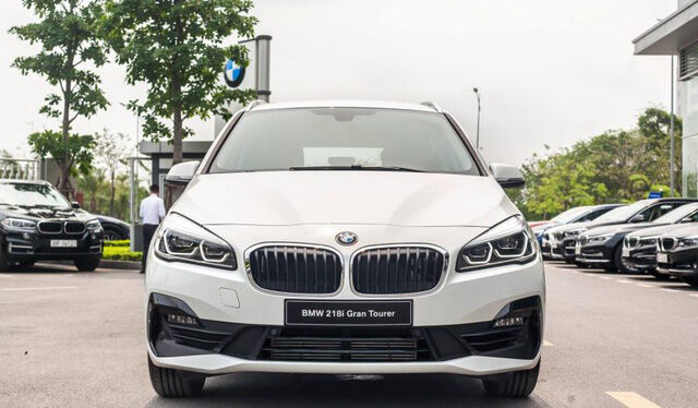 BMW 218i LCI lần đầu giảm giá gần 300 triệu đồng tại Việt Nam - MPV 7 chỗ hạng sang quyết ‘vợt’ khách bằng mức giá thấp kỷ lục - Ảnh 1.