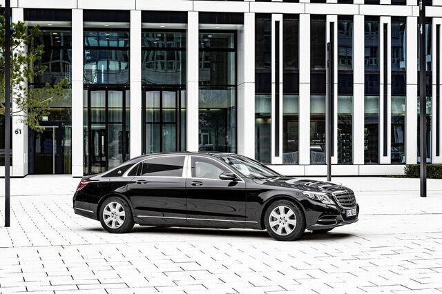  Chưa hết, cấu trúc của Mercedes-Maybach S600 Guard còn có hệ thống che phủ vùng nguy hiểm trên thân xe như đoạn ghép các vật liệu khác nhau hoặc khe hở. Do đó, ngoài VR10, Mercedes-Maybach S600 Guard còn có chứng nhận ERV 2010 dành cho xe chống các thiết bị nổ. 