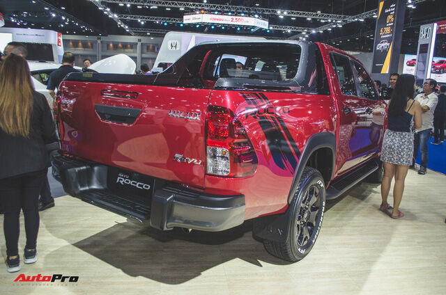 Toyota Hilux Revo Rocco cạnh tranh Ford Ranger Wildtrak và Mitsubishi Triton Athlete - Ảnh 4.