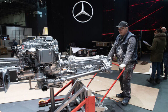 Khung cảnh tan hoang của Geneva Motor Show 2020: Tất cả đắp chiếu chờ tháo dỡ - Ảnh 11.