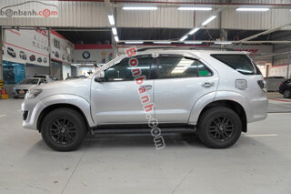 Xe Toyota Fortuner 2.7V 4x2 AT 2015 - 588 Triệu