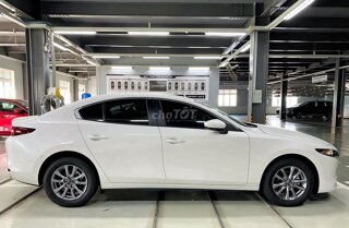 Mazda 3 ưu đãi ngập tràn, an toàn và hiện đại.