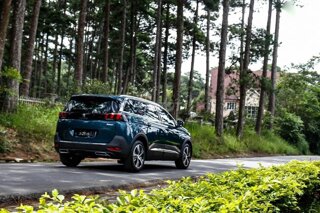 Peugeot 5008 Xanh Ngọc Lục Bảo giảm 60tr giao ngay