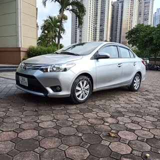 Toyota Vios 2017 Số sàn, màu bạc.