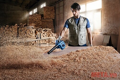 Máy thổi bụi Bosch GBL 82-270