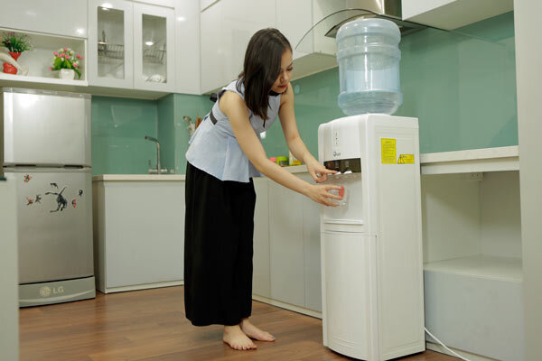 Cây nước nóng lạnh FujiE WD1800C