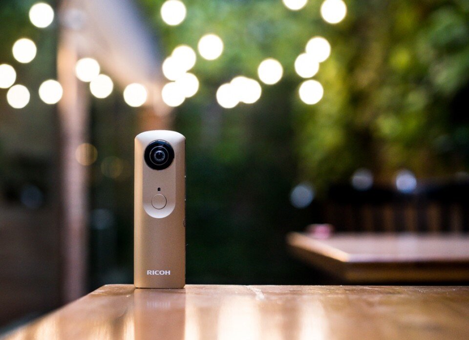 Máy Chụp Ảnh Ricoh Theta M15 Vàng Đồng (Quay 360 Độ)