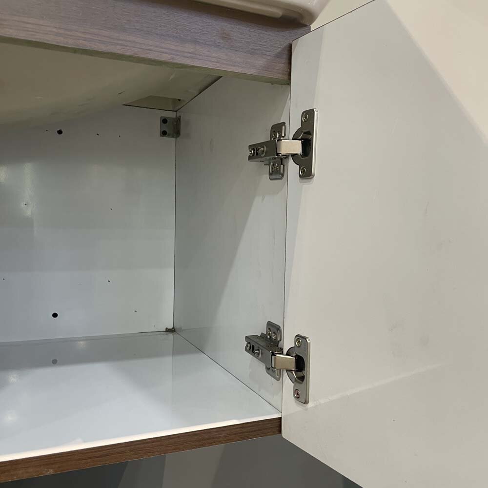 Bản lề giảm chấn và tay nắm tủ tủ chậu cabinet Viglacera Platinum P.69.680