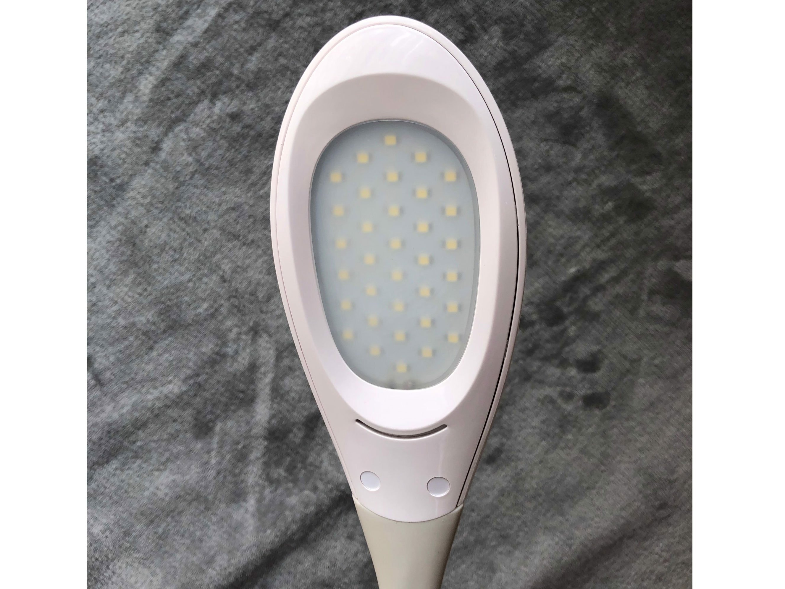 Đèn bàn dùng chip LED   Đèn bàn LED