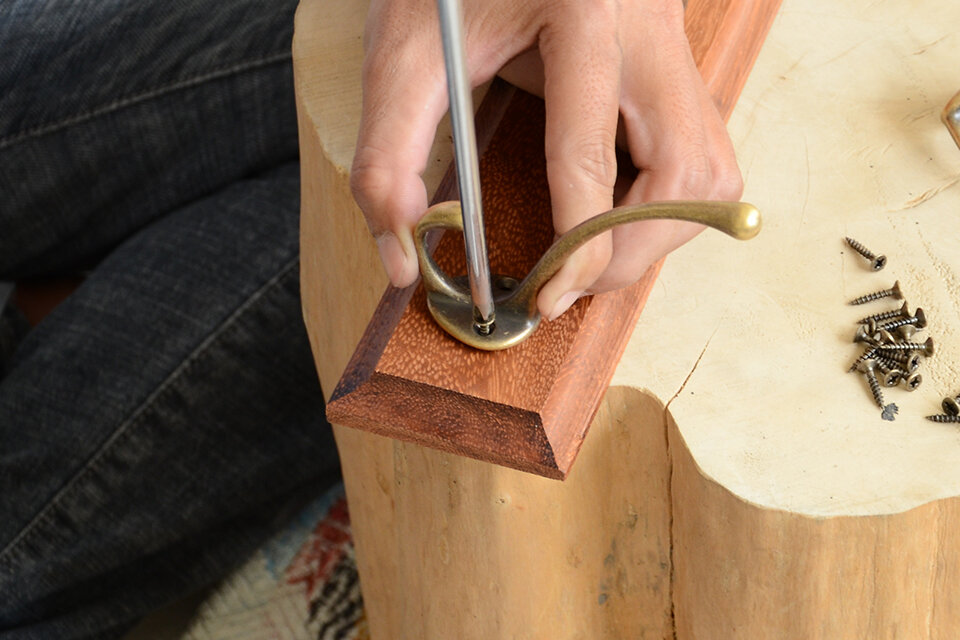 moc-treo-ao-go-va-dong-thau-kanly-gcg20e