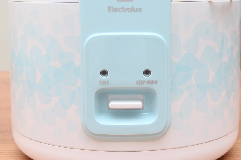 Nồi cơm điện Electrolux 1.8 lít ERC3205 Nồi cơm điện Electrolux 1.8 lít ERC3205