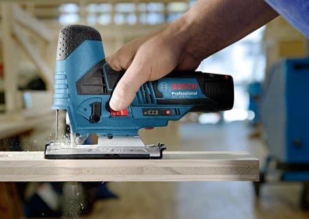 máy cưa lọng dùng pin  