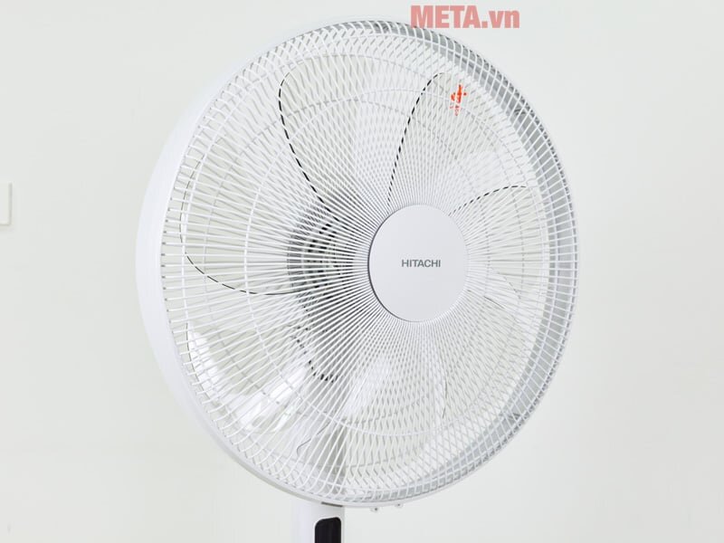 Quạt cây Hitachi LF-D6RCWM/LF-D6RCGM có 7 cánh bằng nhựa trong