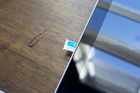 Khe cắm thẻ sim và dụng cụ mở khay sim theo kèm của iPad 2 3G 16GB