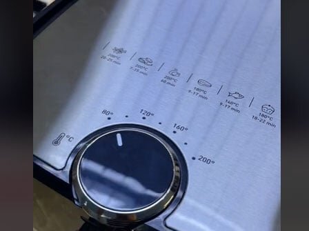 nồi chiên không dầu Tefal EY501D15 có bảng điều khiển hiện đại