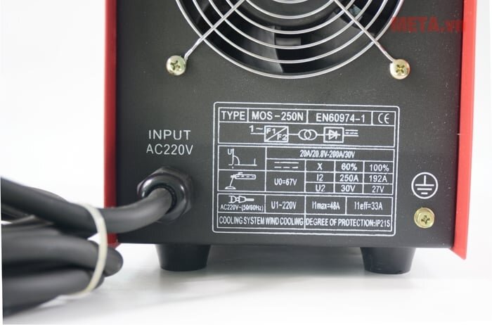 Máy hàn có quạt làm mát, giúp máy vận hành bền bỉ hơn