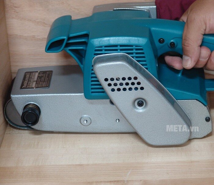 Máy chà nhám băng Makita 9924DB