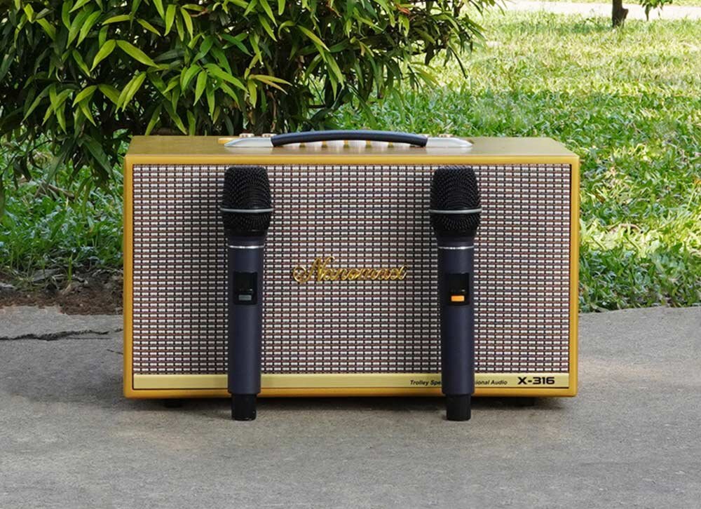 Loa Nanomax X-316 đi kèm đôi micro không dây hiện đại