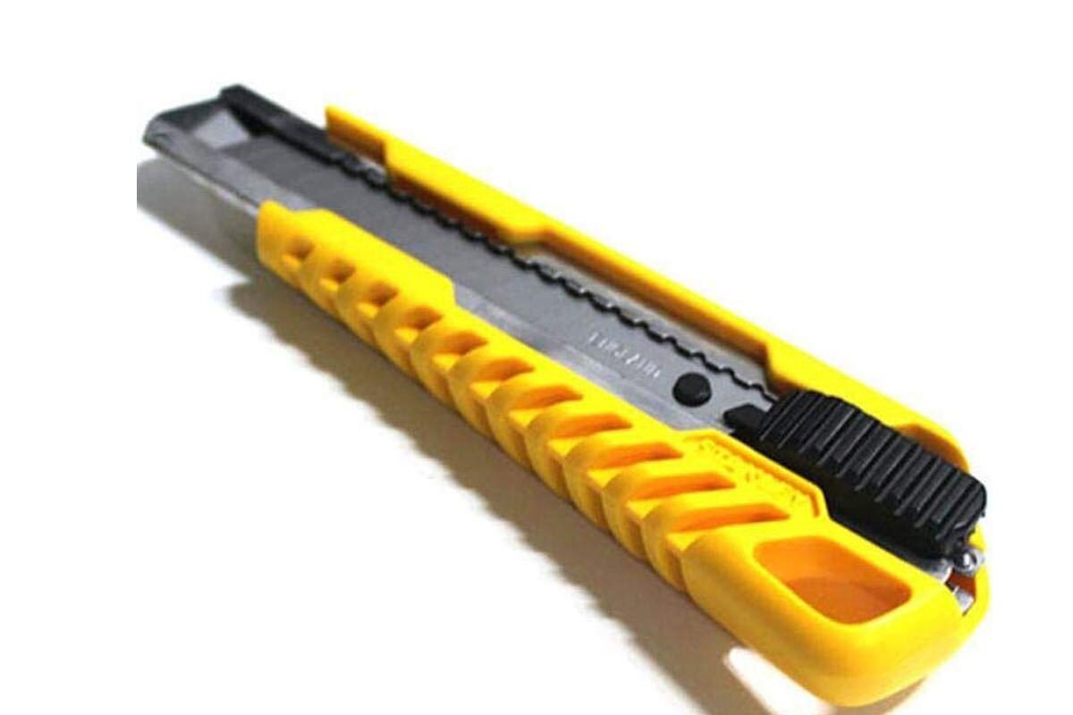 Dao khóa tự động 18mm Stanley STHT10276-8