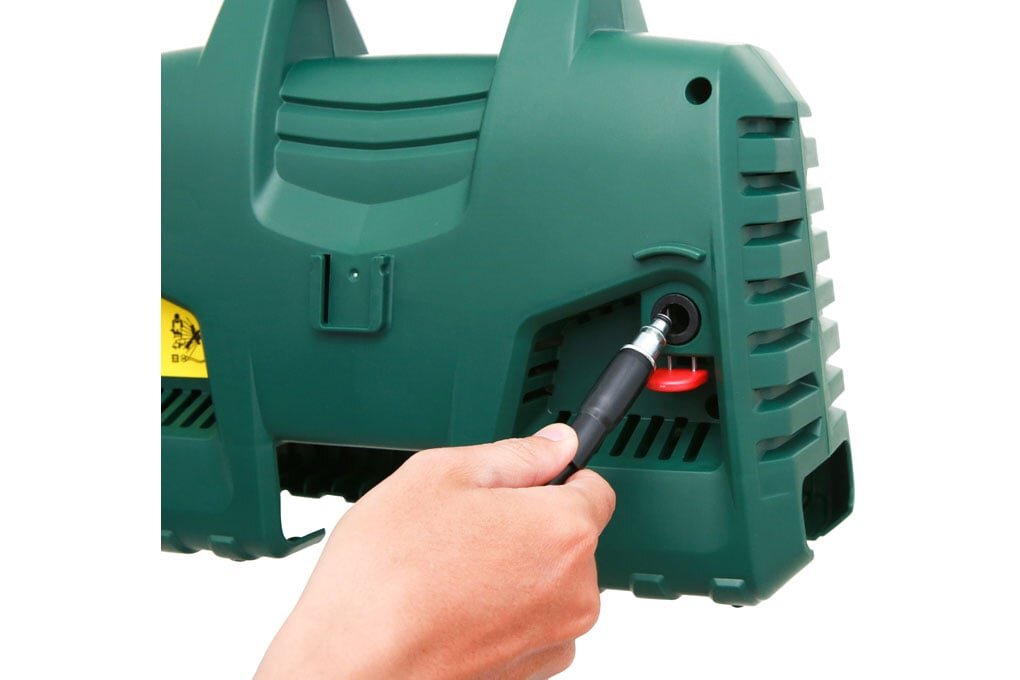 Vị trí gắn dây phun áp lực của máy rửa xe Bosch AQT 100 LL 