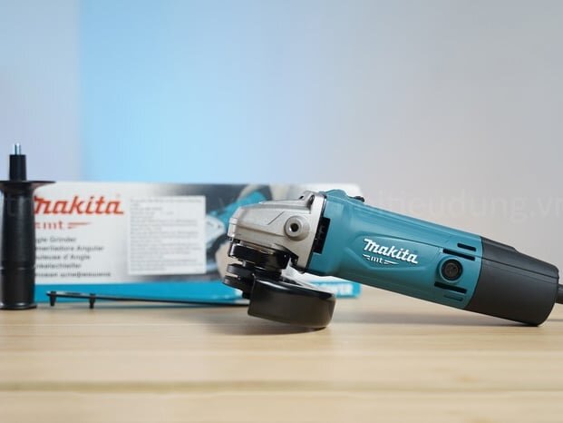 Máy mài góc có logo Makita trên thân máy  Máy mài góc 125mm