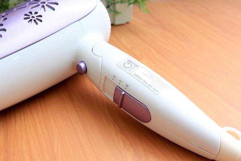 Máy sấy tóc Comet CM6618 Máy sấy tóc Comet CM6618