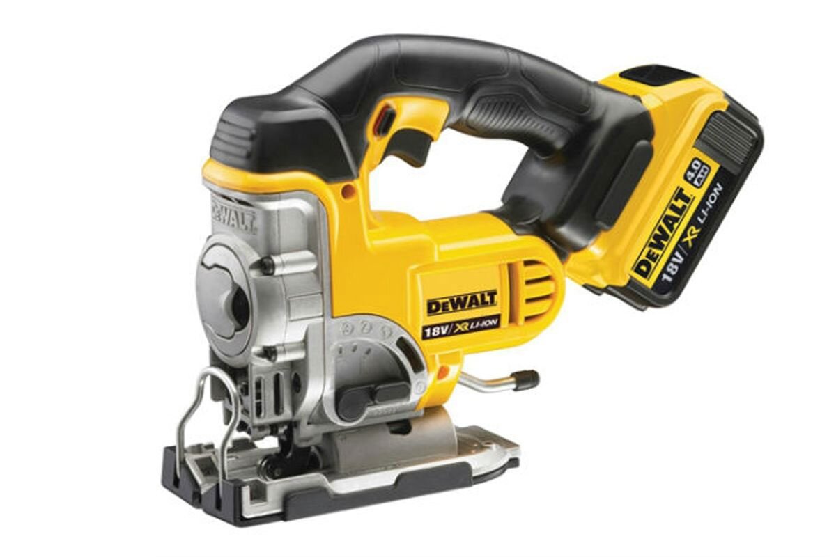 Máy cưa pin 18V Dewalt DCS331M2