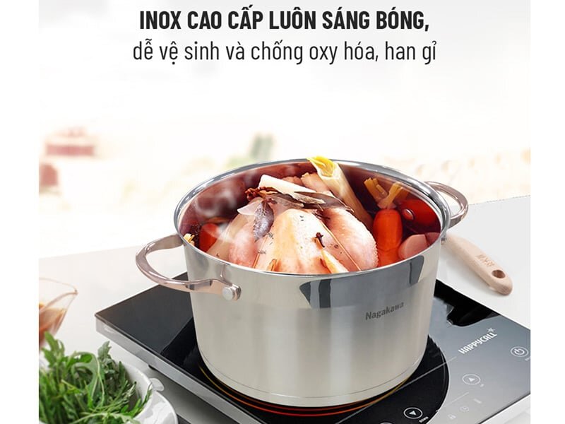 Toàn bộ thân nồi và lòng nồi Nagakawa NAG1352 đều được làm từ chất liệu inox cao cấp, sáng bóng