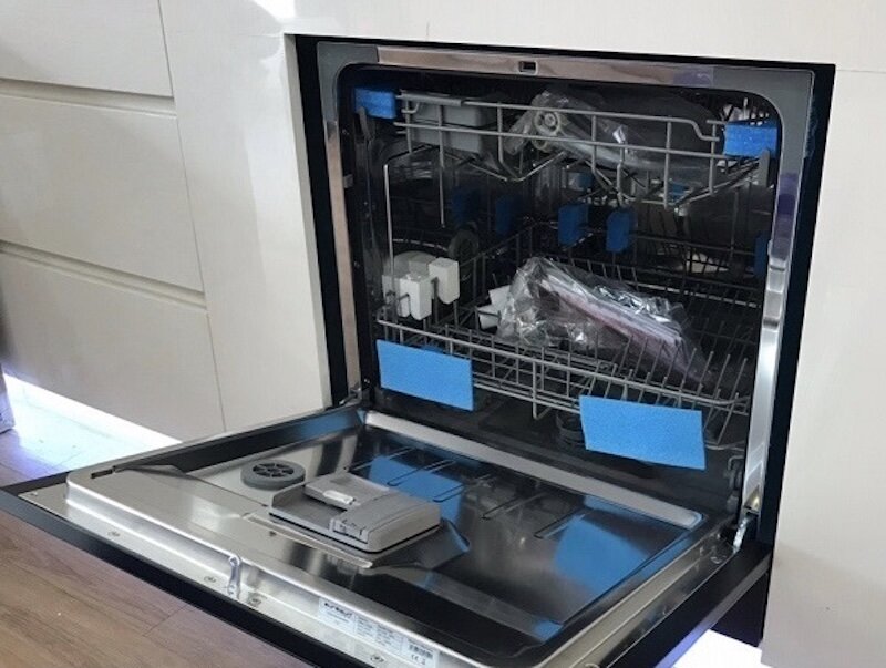 Máy rửa bát âm tủ 8 bộ Eurosun SMS58EU09BT được trang bị hệ thống 3 khay chứa tiện dụng