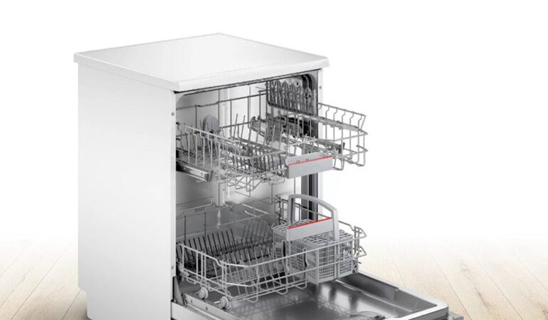 Bosch SGS4HTW47E trang bị khay chén thứ 3
