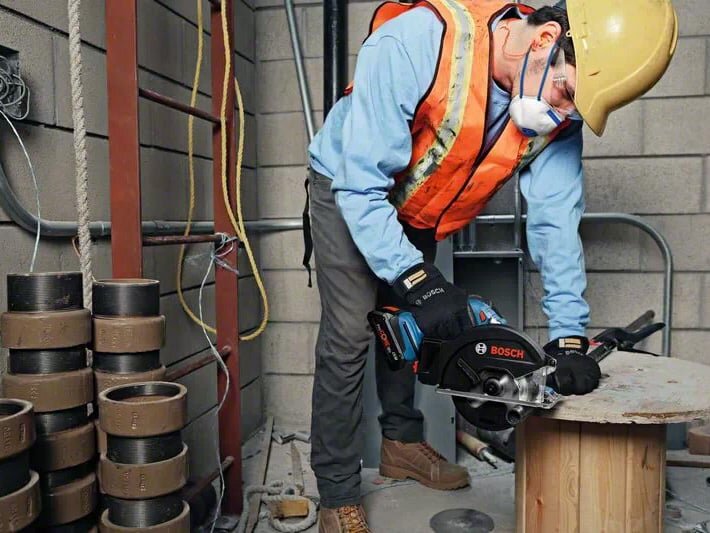 Máy cưa đĩa dùng pin Bosch  