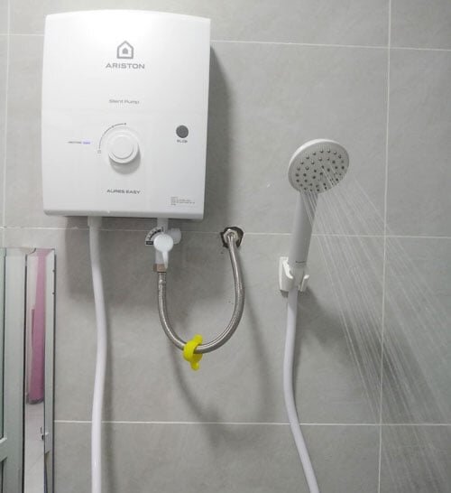 máy nước nóng trực tiếp Ariston Aures Easy 3.5 có thể điều chỉnh lưu lượng nước linh hoạt