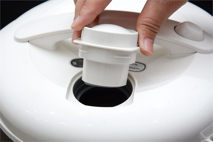 Nồi cơm điện cao cấp Electrolux 1.8L  ERC2200