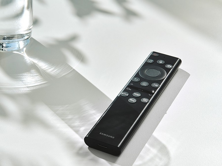 Smart Tivi Samsung 55 inch 4K UA55BU8000 remote năng lượng mặt trời