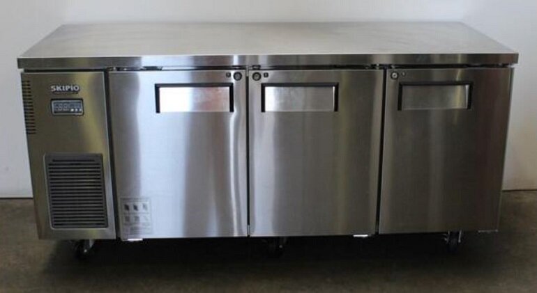 Giá bàn mát Skipio 3 cánh 505 lít SUR18-3 bao nhiêu tiền?