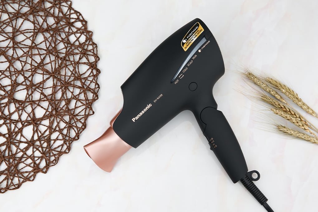 Máy sấy tóc Panasonic EH-NA98-K645 sở hữu thiết kế hiện đại