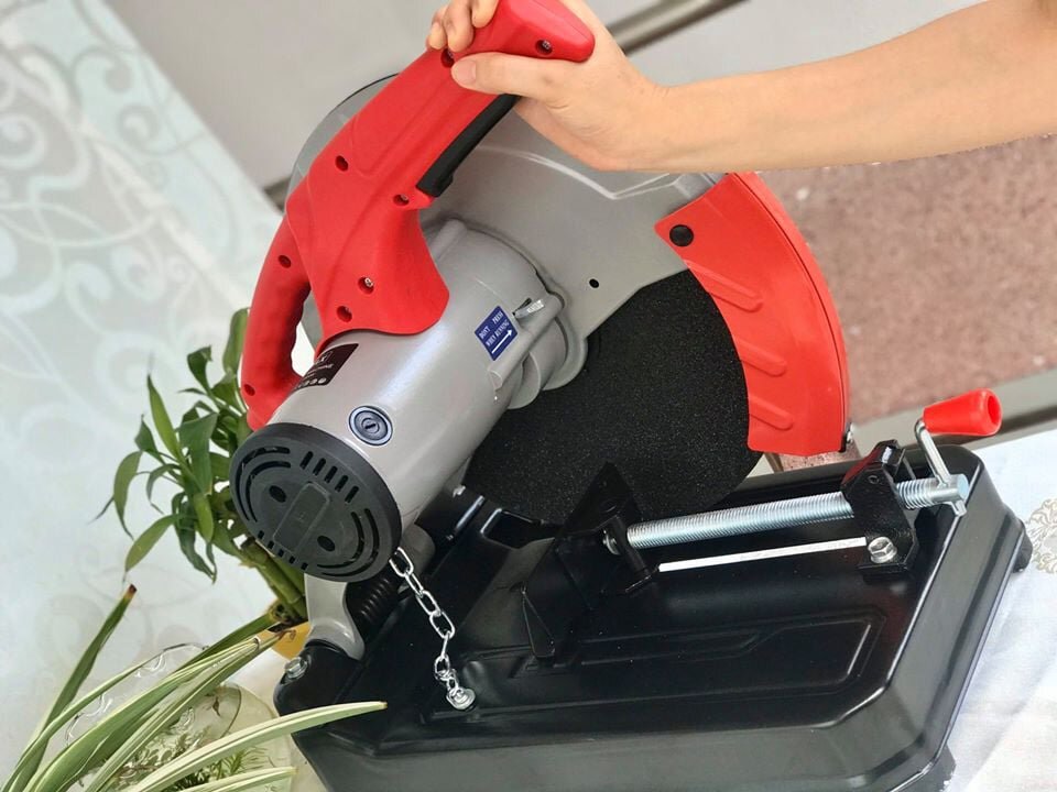 Tay cầm điều khiển đường cắt chính xác Máy cắt sắt để bàn