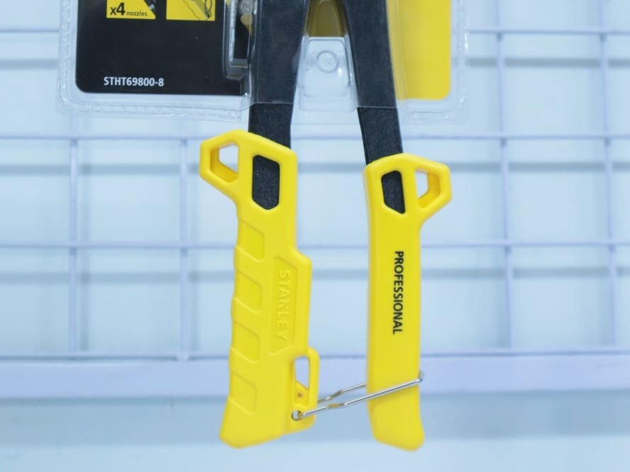 Kìm rút rivet Stanley có móc khóa chốt ở tay cầm Kìm rút rivet Stanley