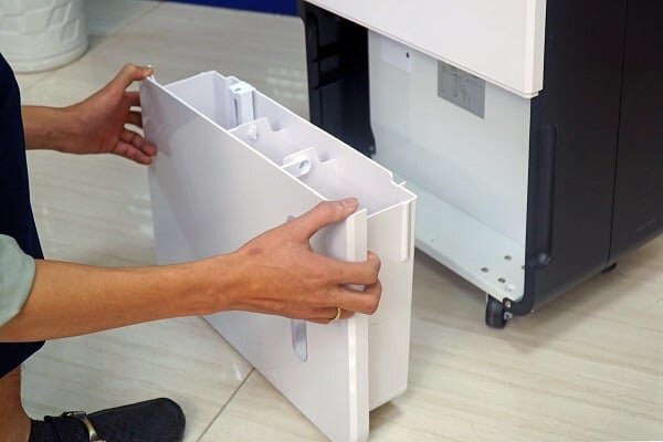 Máy hút ẩm có bình nước 8 lít