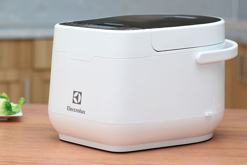Nồi cơm điện tử 1.8 lít Electrolux ERC7603W Nồi cơm điện tử 1.8 lít Electrolux ERC7603W