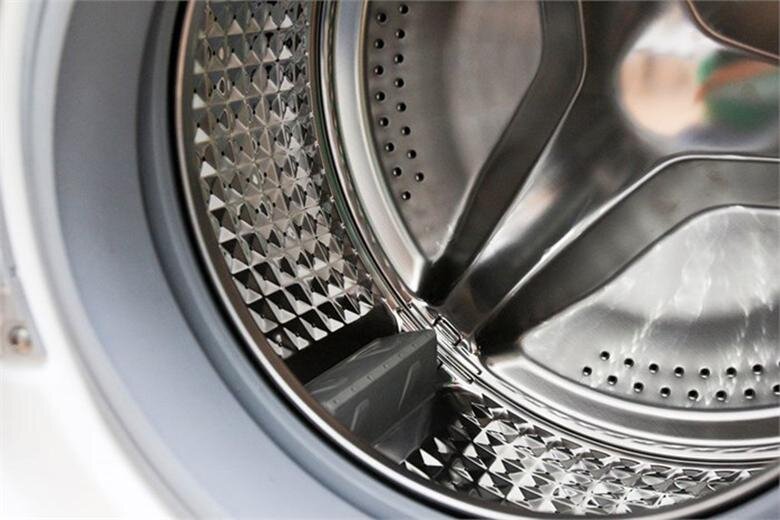 Thiết kế kim cương độc đáo bảo vệ quần áo