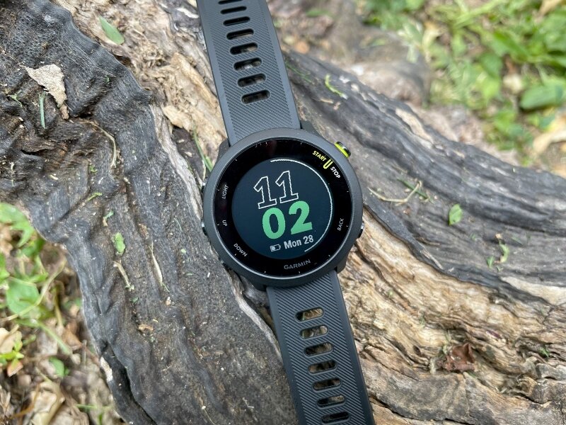 Đồng hồ thông minh Garmin Forerunner 55 theo dõi tập luyện