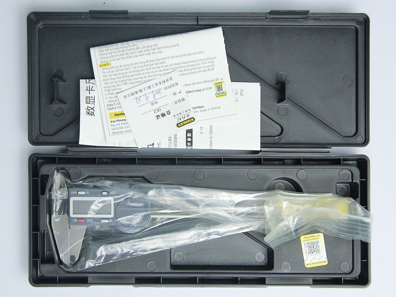 Thước cặp điện tử 150mm PRO Stanley 37-150-23C Thước cặp điện tử 150mm PRO Stanley 37-150-23C